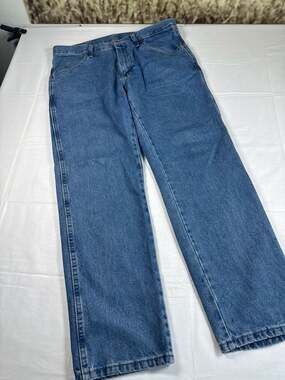 Rustler by Wrangler Men's Regular Fit Straight Leg Medium Wash Denim Jeans. 34-3